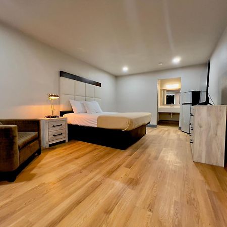 Economy Inn And Suites Талса Экстерьер фото