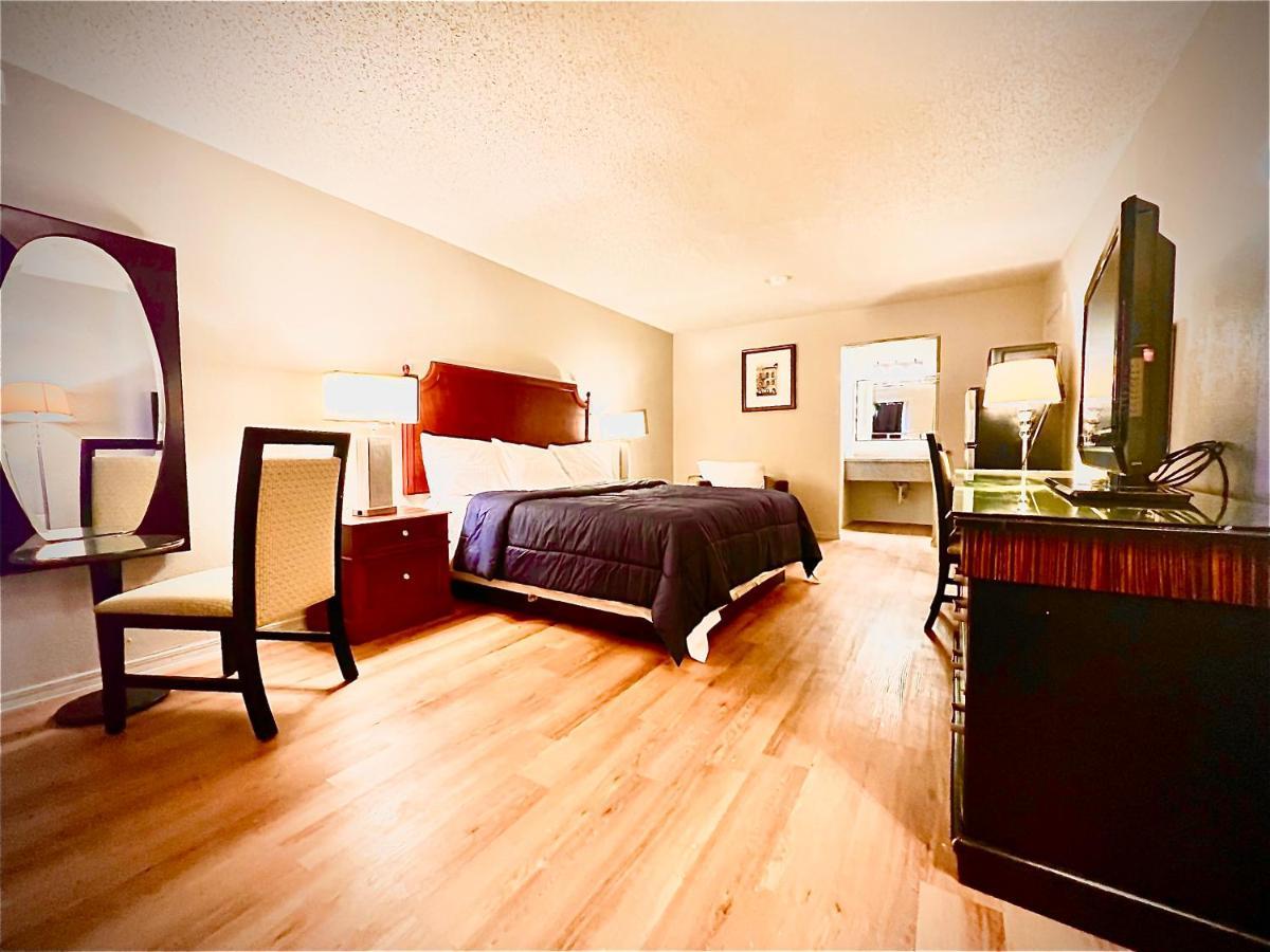 Economy Inn And Suites Талса Экстерьер фото