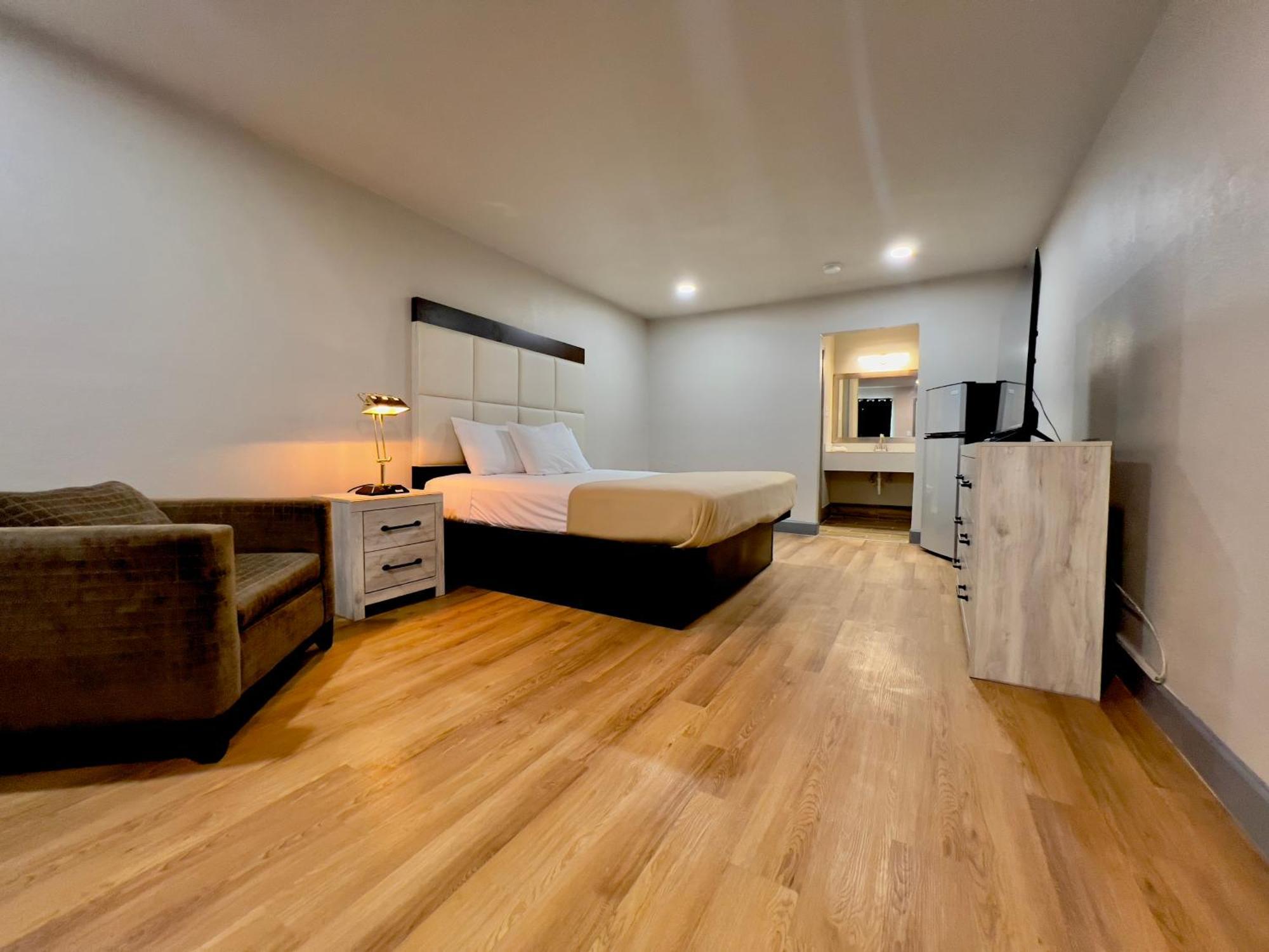 Economy Inn And Suites Талса Экстерьер фото