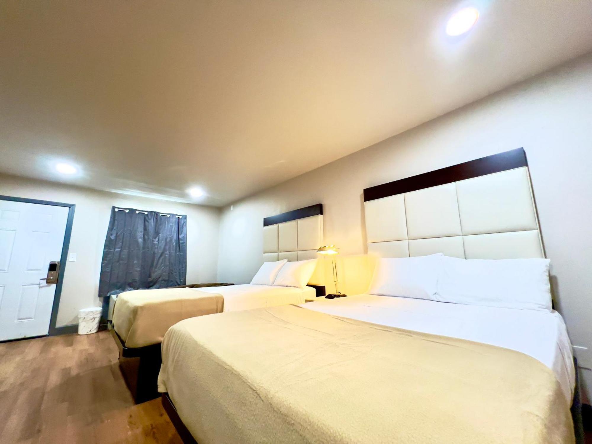 Economy Inn And Suites Талса Экстерьер фото