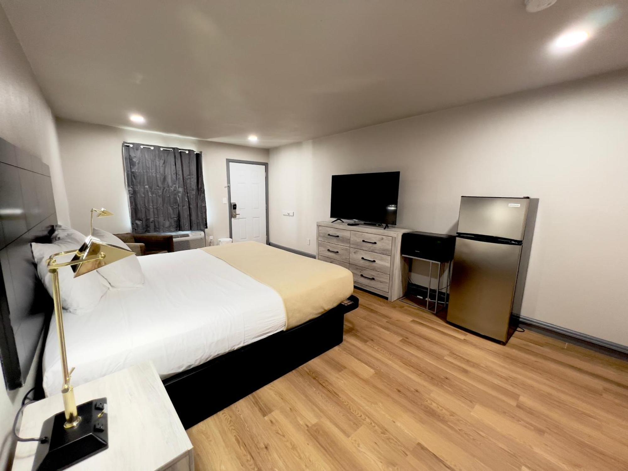 Economy Inn And Suites Талса Экстерьер фото