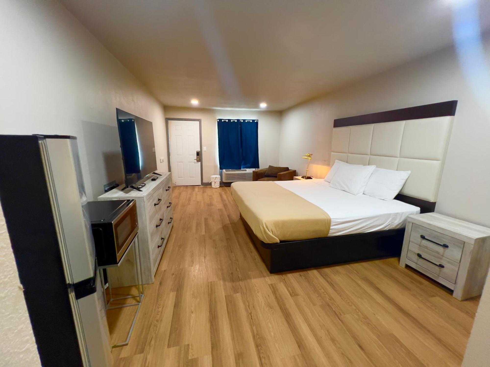 Economy Inn And Suites Талса Экстерьер фото