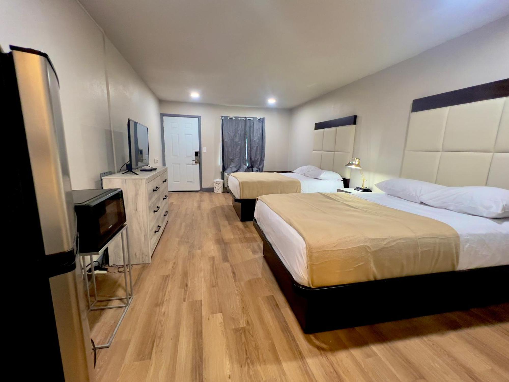 Economy Inn And Suites Талса Экстерьер фото